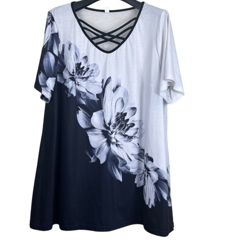 Black and white floral design tunic‎ 2x
